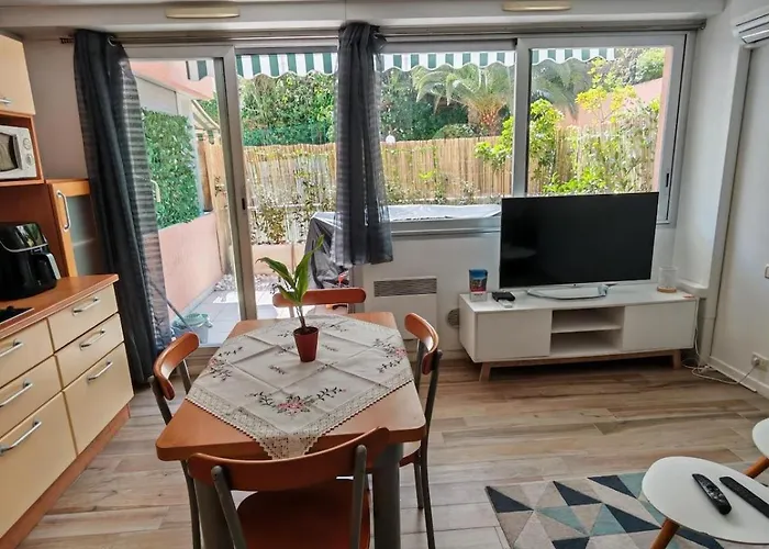 Proche * 罗克布吕讷-卡普马丹